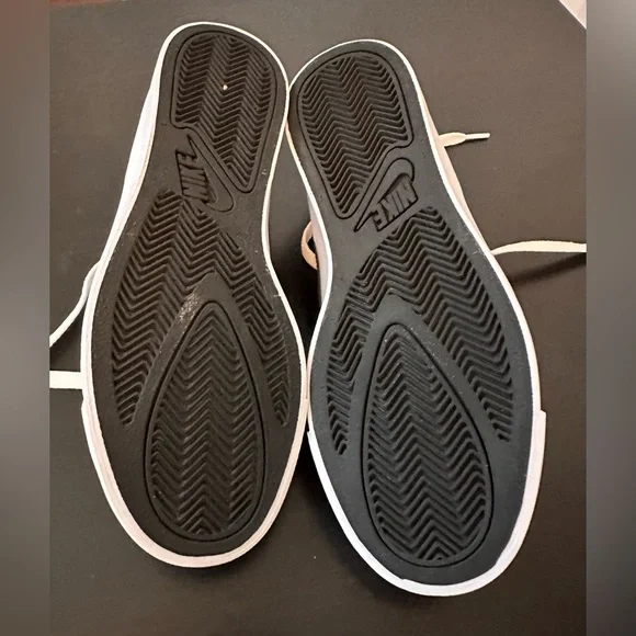 Nike Court Royale AC Canvas Shoe - Picture 5 of 10